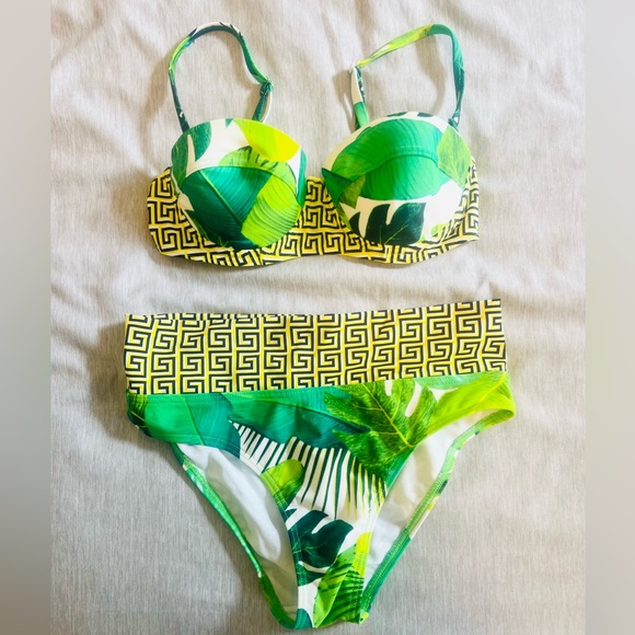 Women's Size 4 Two Piece Bikini - Picture 2 of 3